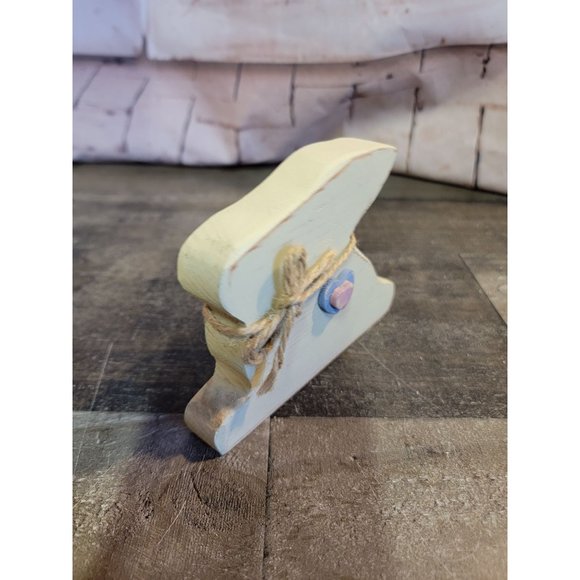 White wooden Easter rabbit bunny heart decor - Picture 3 of 6